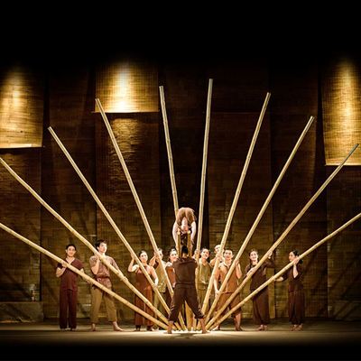 Discover the Soul of Vietnam Through À Ố Show in Saigon 3 a o show 1