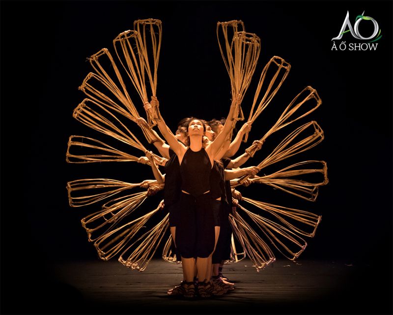 Discover the Soul of Vietnam Through À Ố Show in Saigon 6 a o show 3